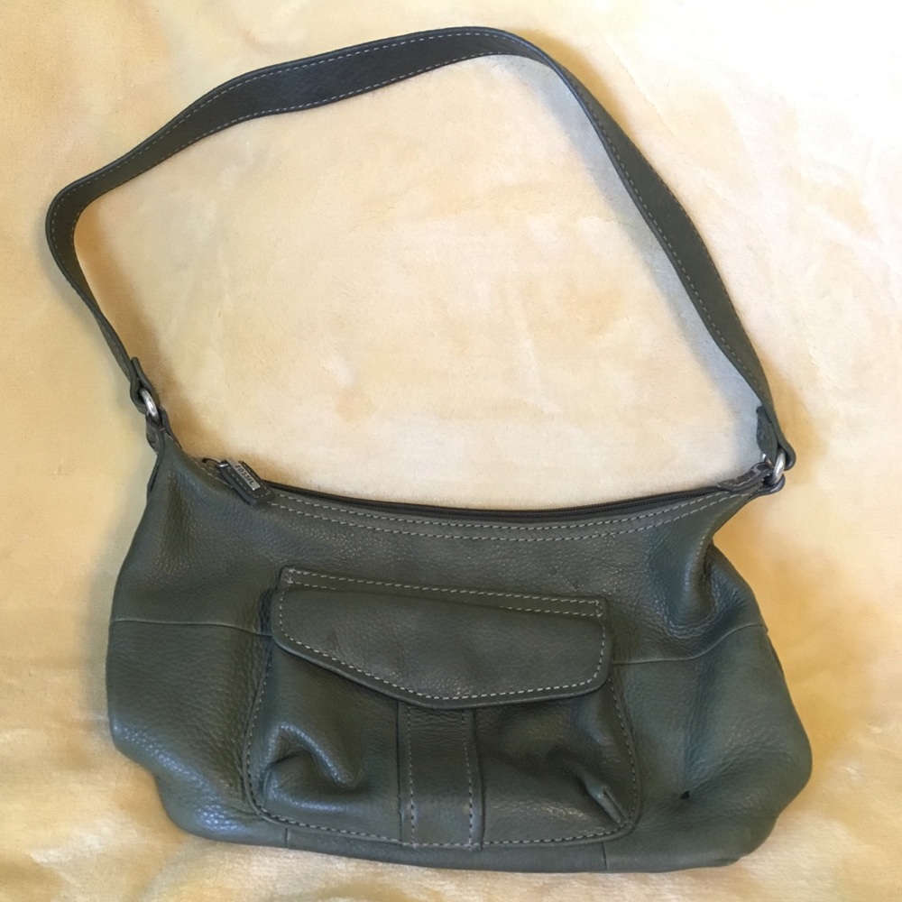✨HOST PICK✨ Fossil green leather purse